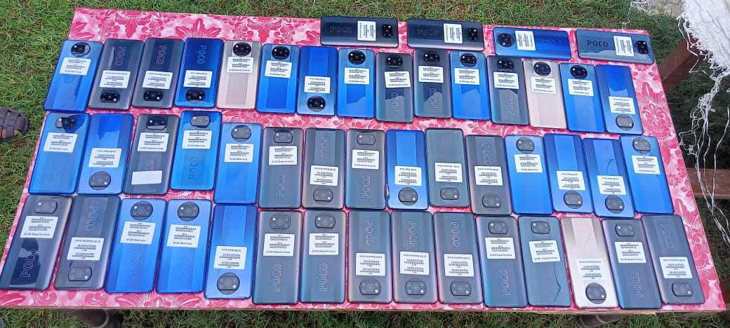 नवलपरासीमा  ३३ लाख बराबरका माेबाईल बरामद