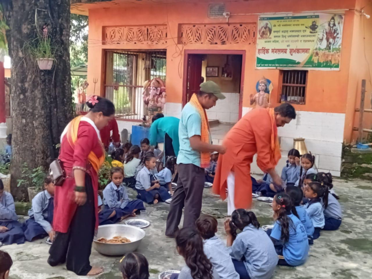 दुई हजार दुई सय १६ जना कन्यालाई भोजन