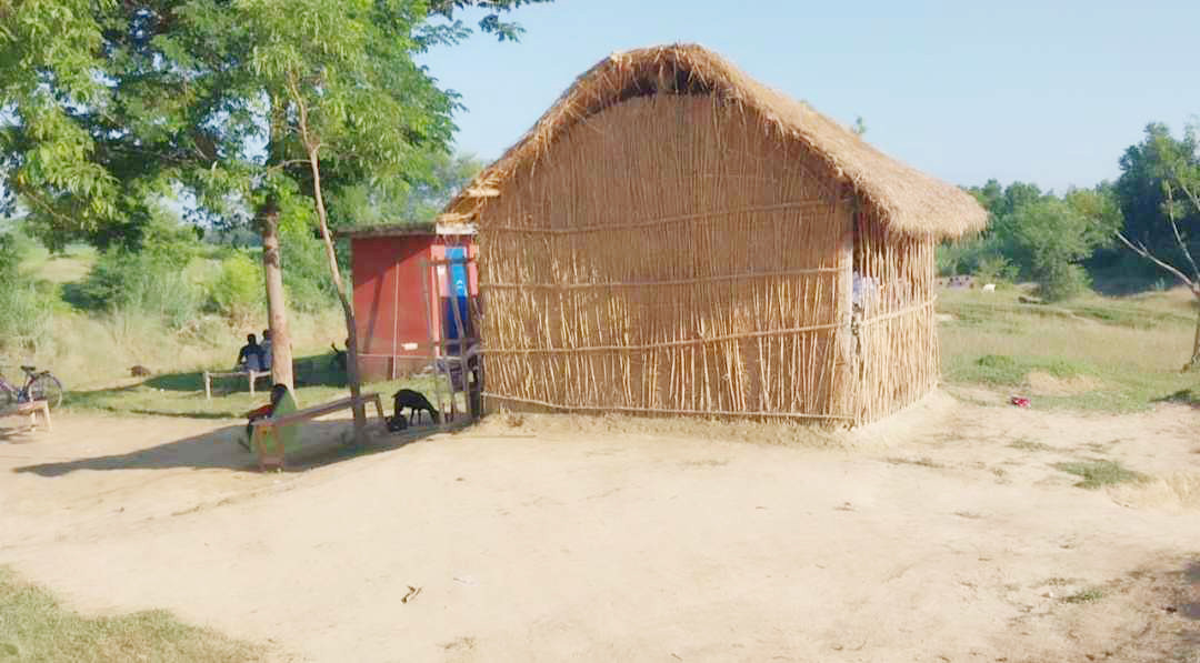 रामग्राम स्तूप परिसरमै खुलेयाम रूपमा मदिराको व्यापार