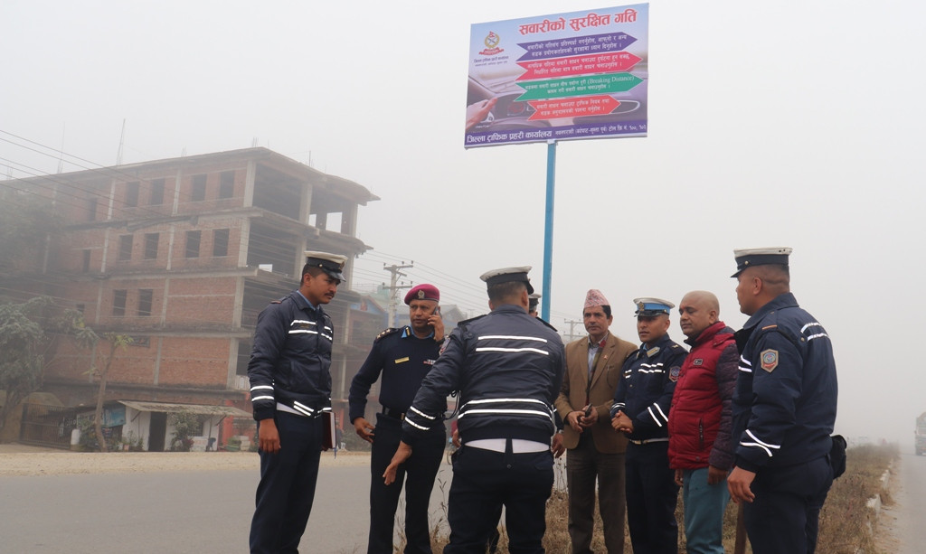 नवलपुरमा स्कूल बसले नै पालना गर्दैनन ट्राफिक नियम