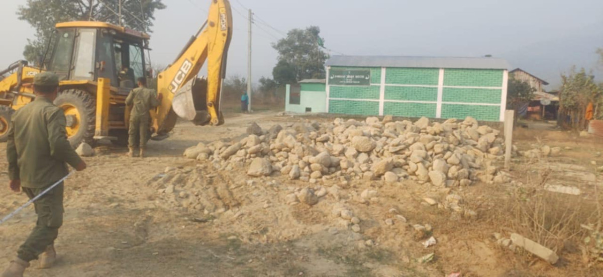 खजुरा खोलामा चोरी निकासीले नदीजन्य पदार्थ रित्तिंदै