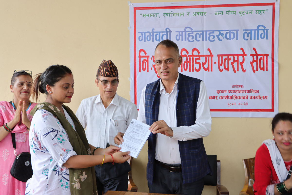गर्भवती महिलालाई निशुल्क एक्सरे सेवा.jpg