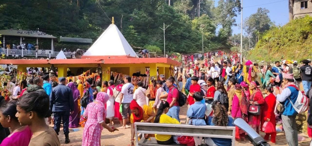 करिब तीन लाख भक्तजनले चिच्चाएर बर मागे