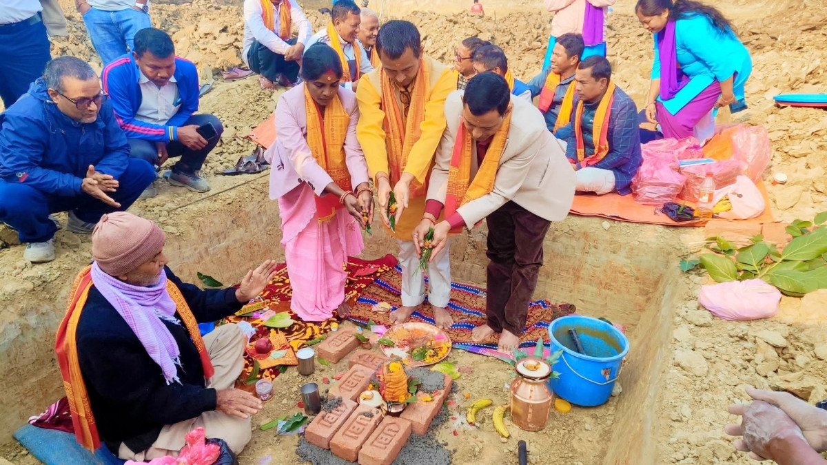 सरावलको सुविधा सम्पन्न प्रशासनिक भवन निर्माण सुरु