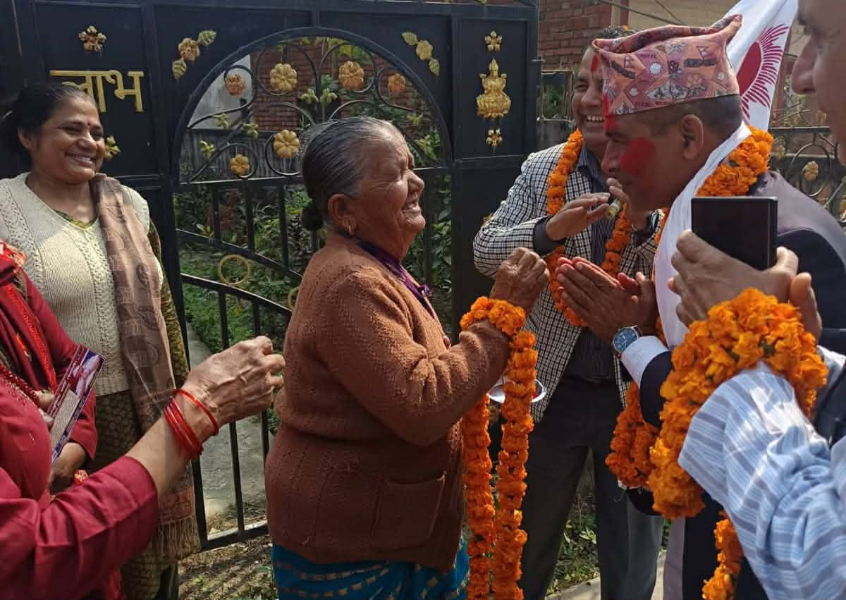उम्मेदवार रामप्रसादको घरदैलो अभियान