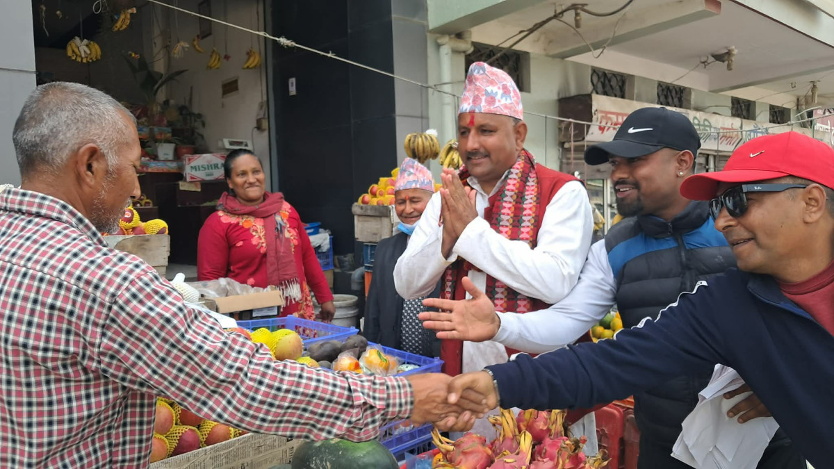 सीमा रक्षा र समृद्धिको संकल्पसहित घरदैलोमा व्यस्त एमाले उम्मेदवार खरेल