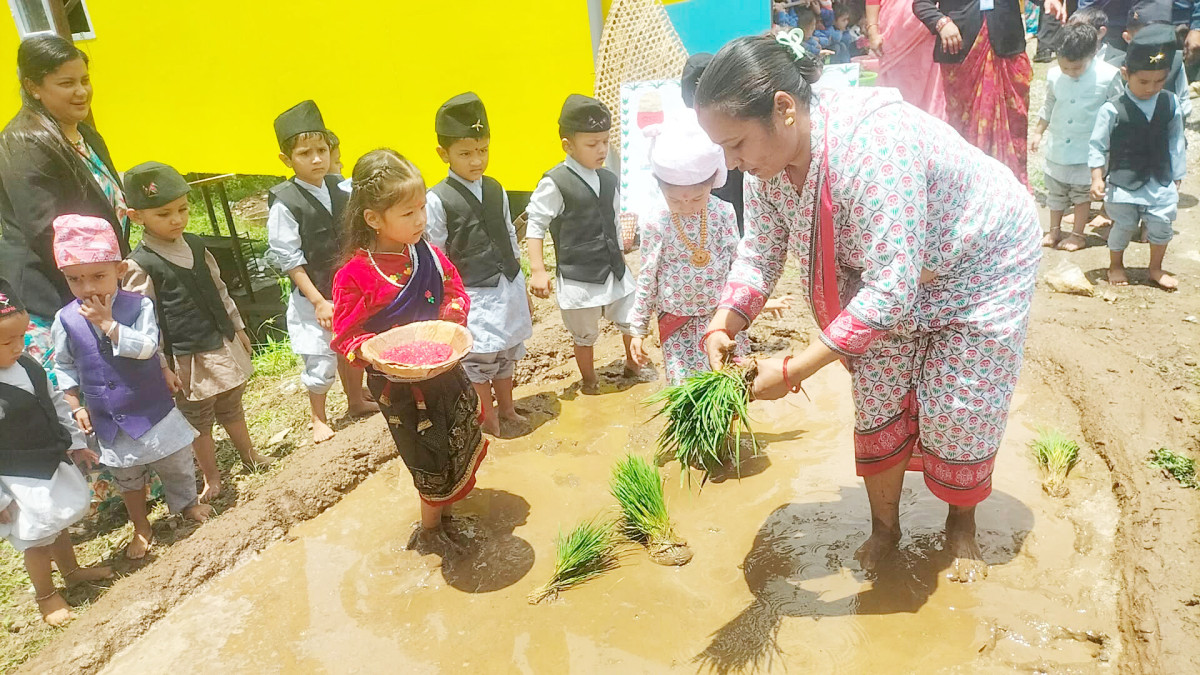 ब्रिलियण्टद्वारा हेलिकप्टरदेखि हलो जोताई र रोपाइँसम्मको सिकाइ