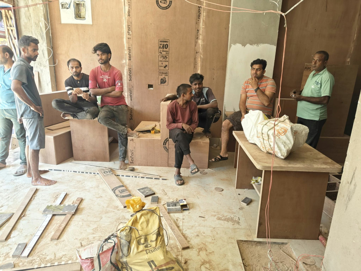 बुटवलमा दर्ताबिनै फर्निचरको काम गर्ने गतिविधिविरुद्ध संघको अनुगमन, औजार जफत